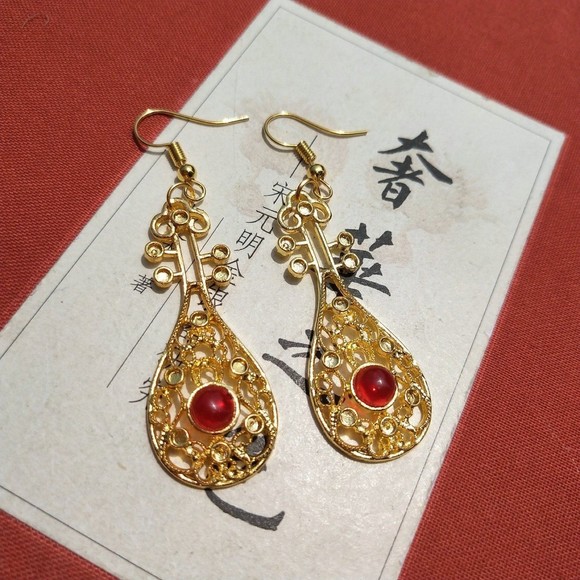 New Classical retro Hanfu Earrings Golden Tang‎ Dynasty Hollow Small Lute - Picture 1 of 6